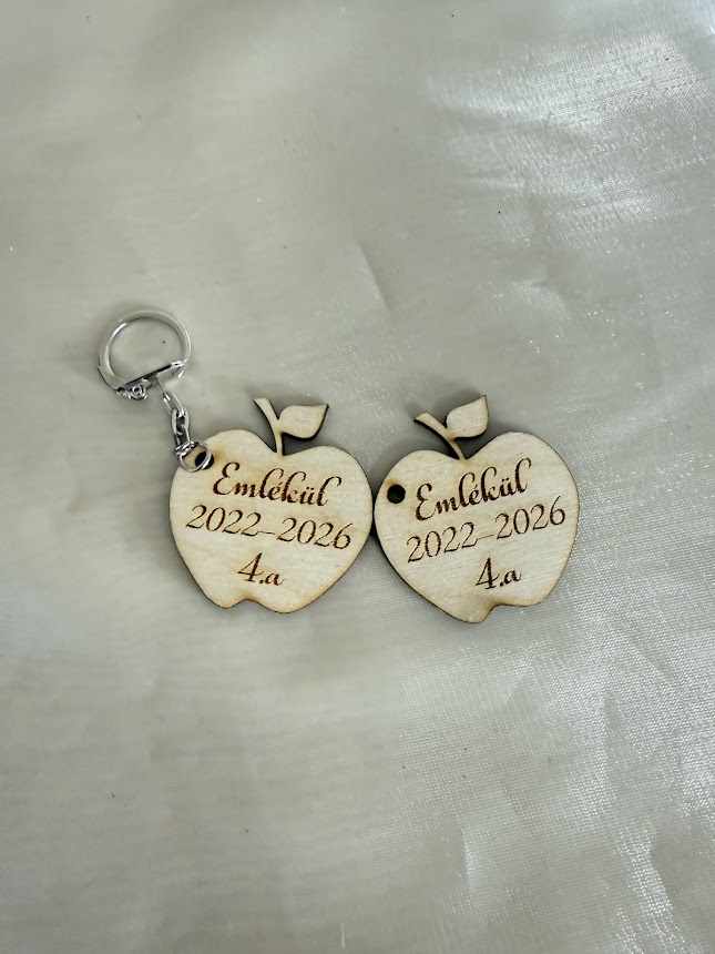 Kulcstartó alma, szív figura ballagás alkalmából