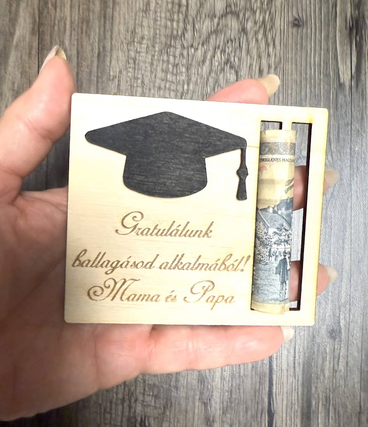 Ballagási pénzátadó fa ajándék – egyedi gravírozással