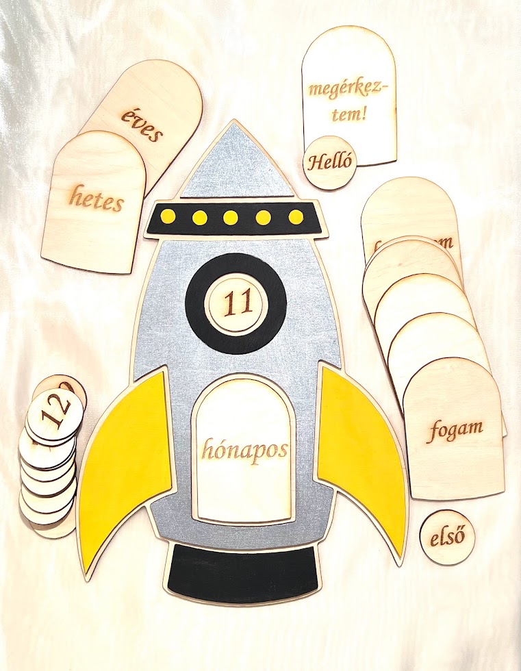 Fából készült rakéta mérföldkő fotózási kellék és babaszoba dekor