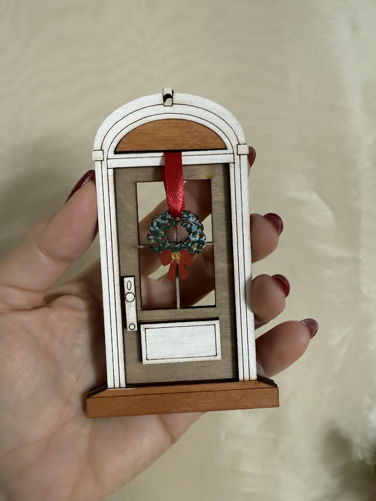 Ajtó karácsonyfadísz fából kézzel festve