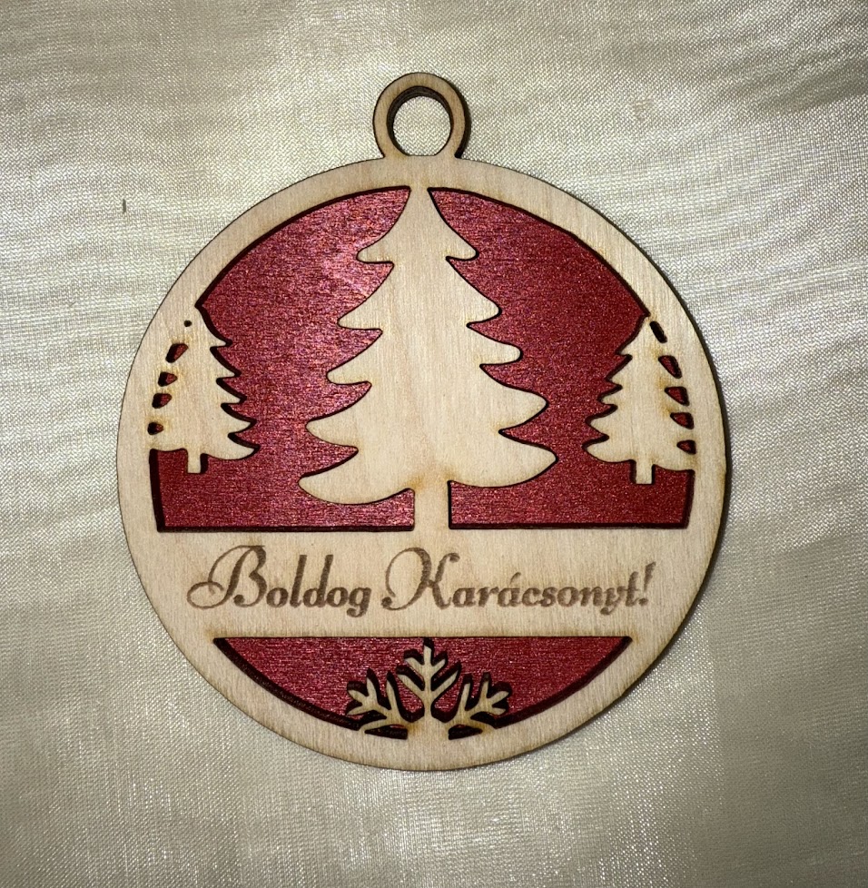 Egyedi feliratos karácsonyfadísz fenyő mintával – 2 rétegű fa dísz több színben