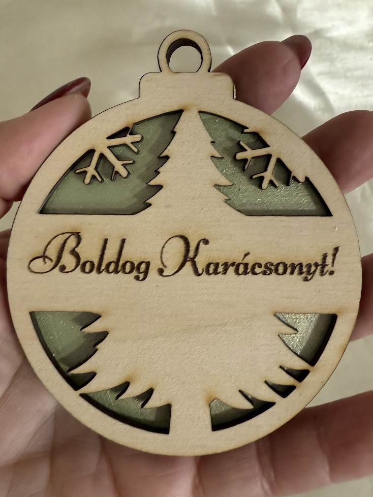 Fenyőfás karácsonyfadísz hópelyhes mintával