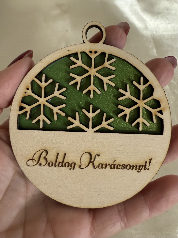 Egyedi feliratos karácsonyfadísz – hópelyhes fa dísz több színben