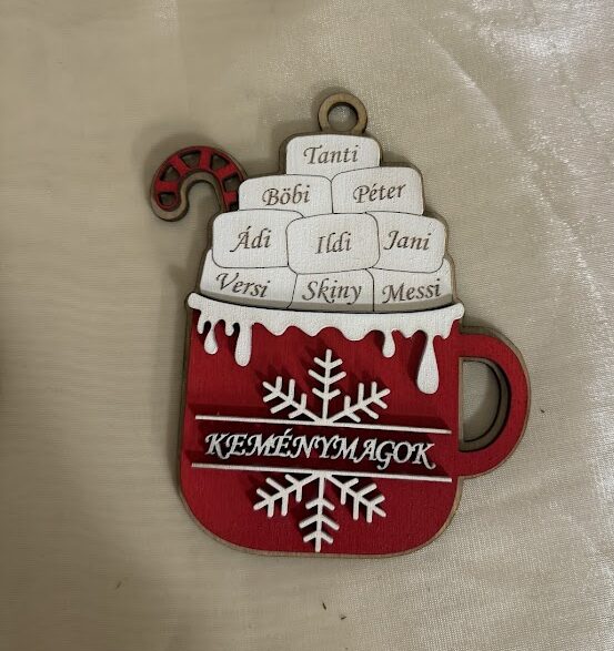 Bögrés családi karácsonyfadísz fából többféle variáció