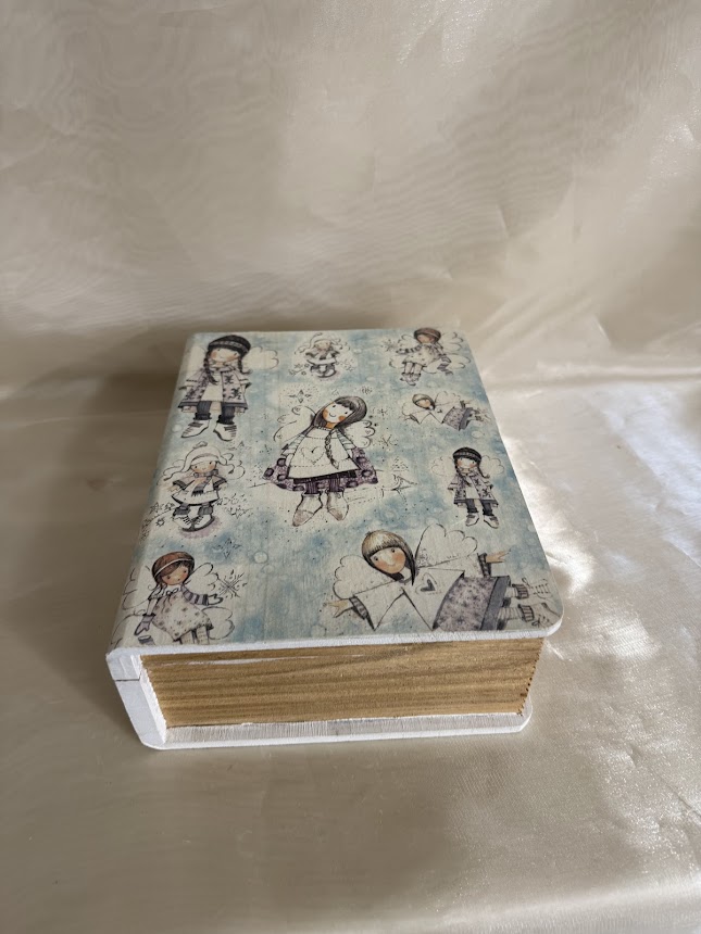 Baba emlékdoboz angyalkás– fa emlékőrző doboz az első pillanatoknak