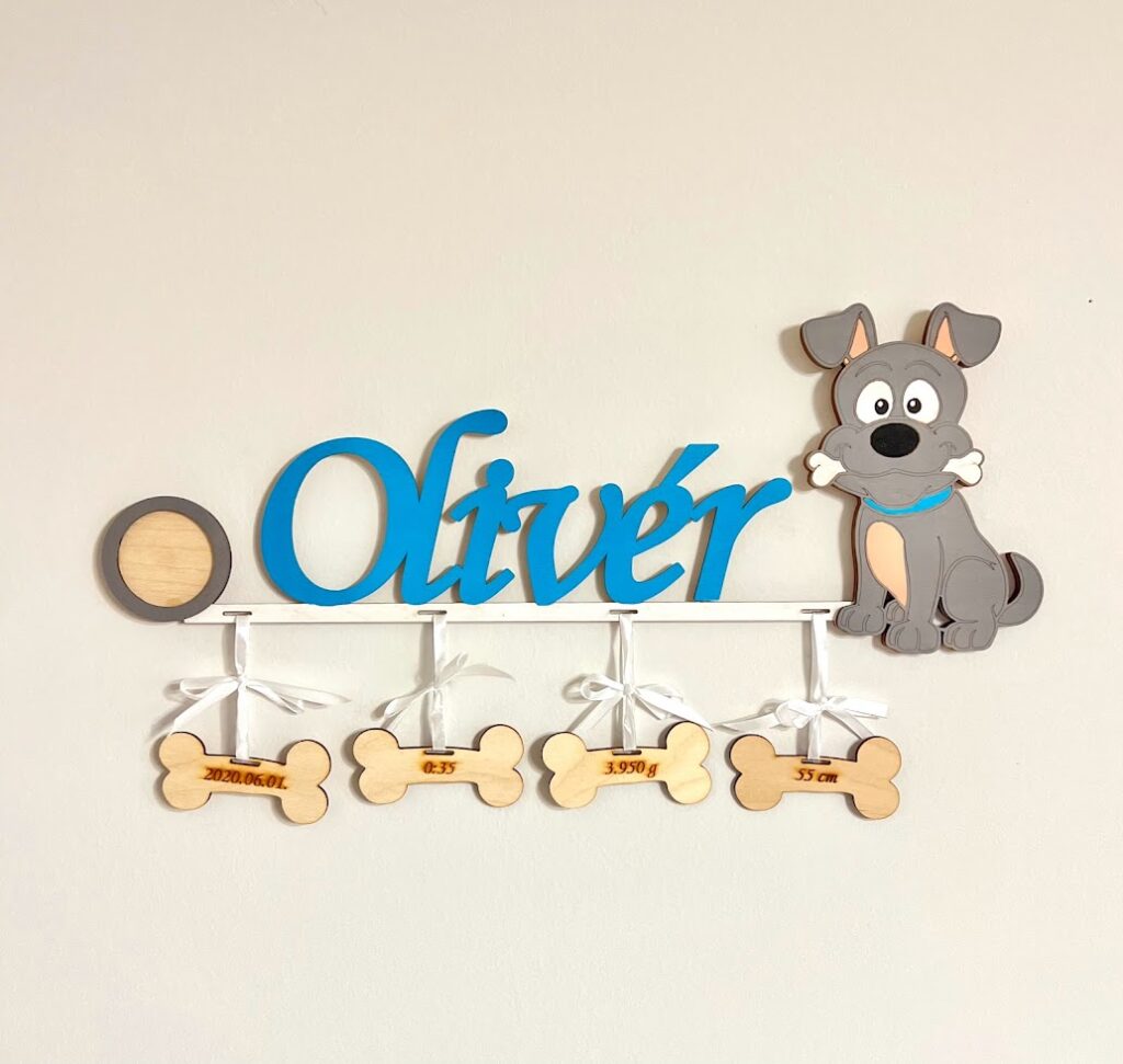 Kutyus névtábla a baba születési adataival