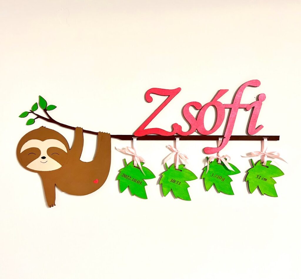 Lajhár névtábla a baba születési adataival