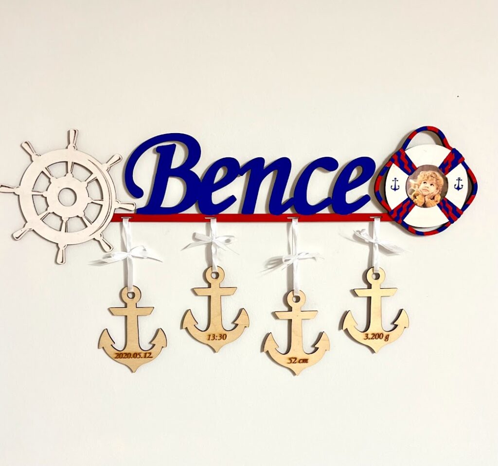 Hajóskapitány névtábla a baba születési adataival