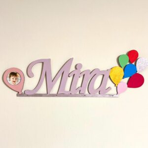 Lufis névtábla a baba születési adataival