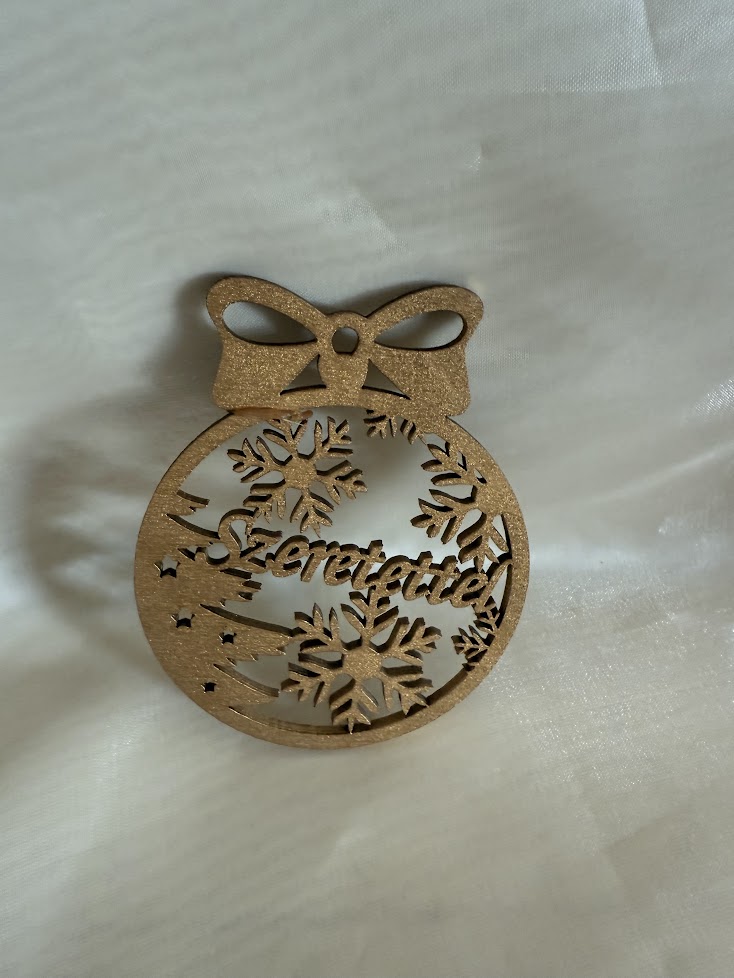 Szeretettel karácsonyfadísz – egyedi, lézervágott ajándékötlet