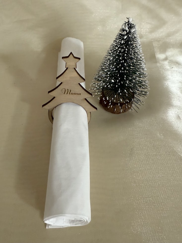 Karácsonyi fa szalvétagyűrű – egyedi, többféle mintával és színben