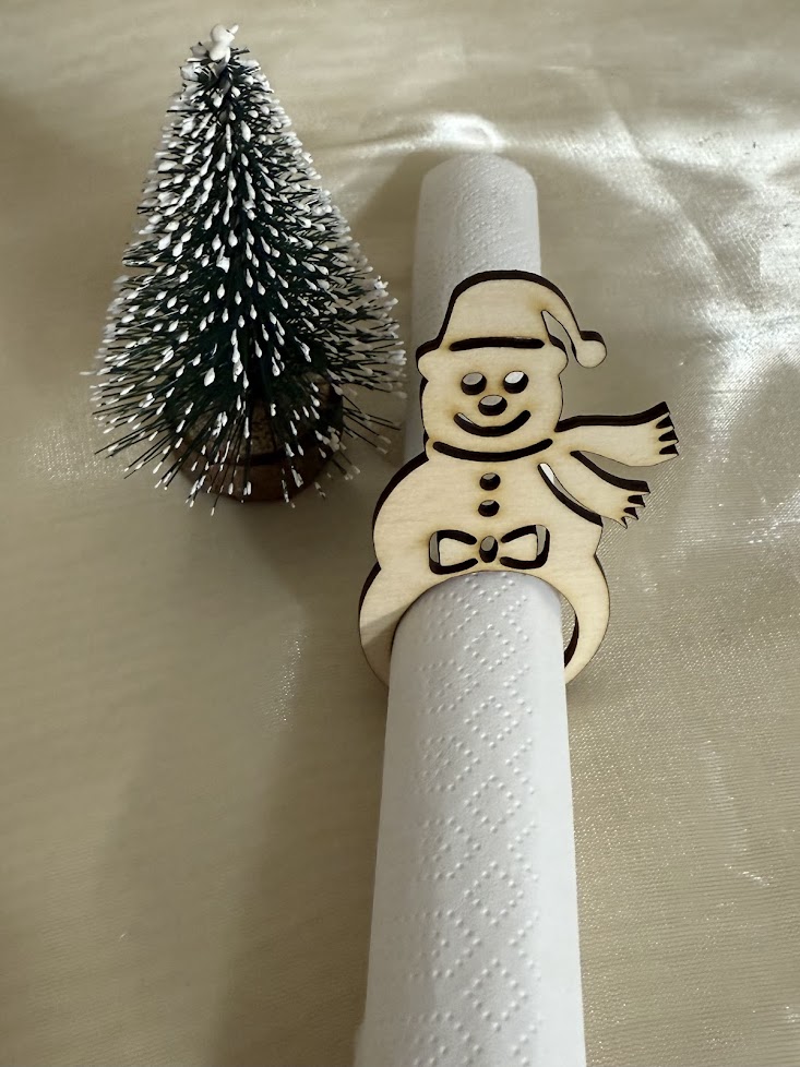 Karácsonyi szalvétagyűrű – egyedi, többféle mintával és színben fából