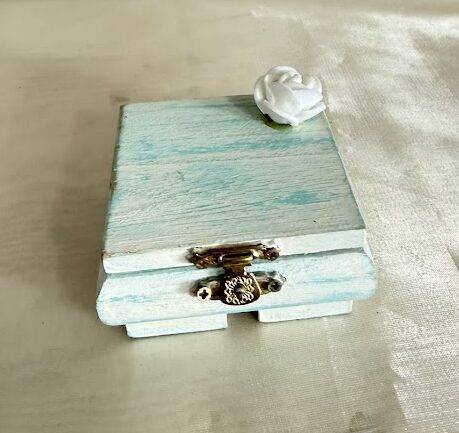 Vintage gyűrűtartó dobozka zöld fehér virággal