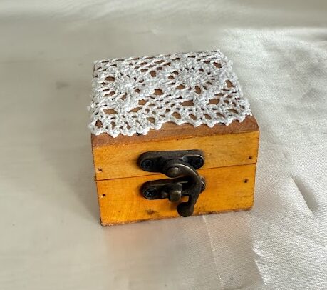 Vintage gyűrűtartó dobozka narancssárga csipkés