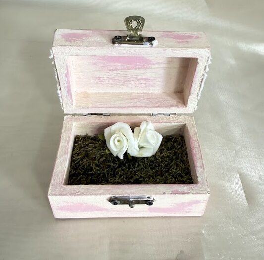 Vintage gyűrűtartó dobozka rózsaszínes csipkés