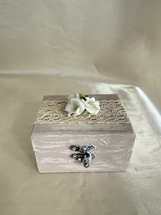 Vintage gyűrűtartó dobozka drapp nagyobb méret