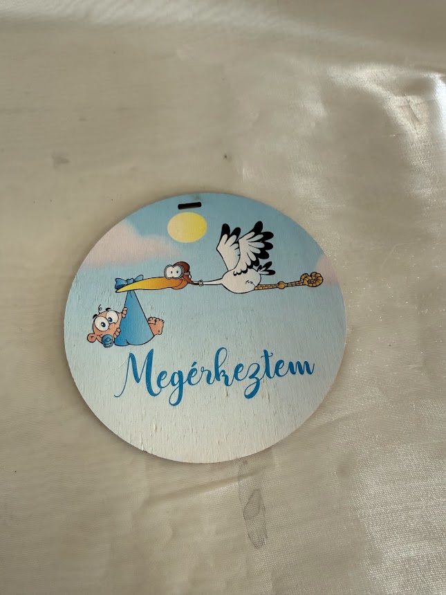 Megérkeztem fiús - dekorációs tábla babaérkezés alkalmából