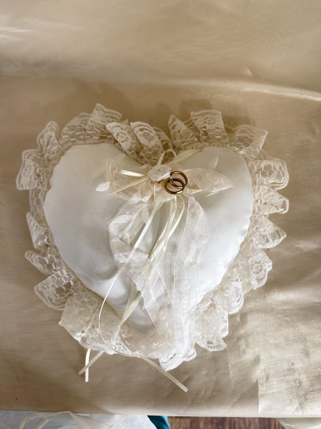 Gyűrűpárna romantikus esküvői kellék - vajszínű