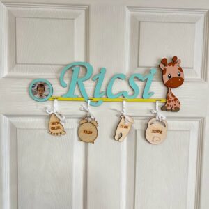 Zsiráf névtábla a baba születési adataival