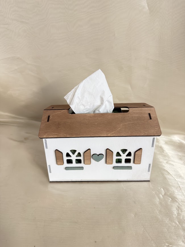 Kézzel festett fa zsebkendőtartó házikó – egyedi, dekoratív és praktikus lakásdísz