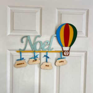 Léghajó névtábla a baba születési adataival