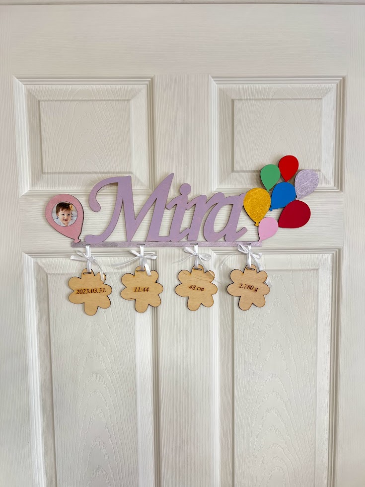 Lufis névtábla a baba születési adataival