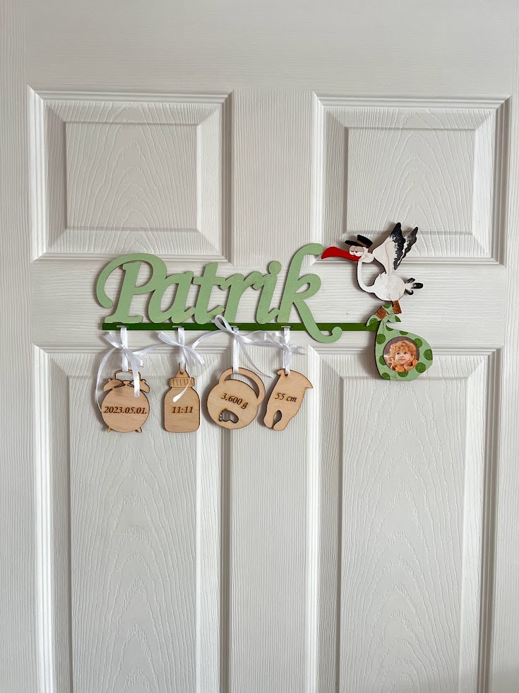 Gólyás névtábla a baba születési adataival