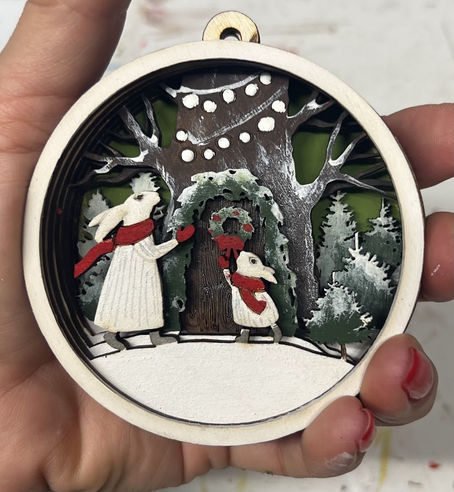 Nyuszikás 6D-s karácsonyfadísz fából kézzel festve