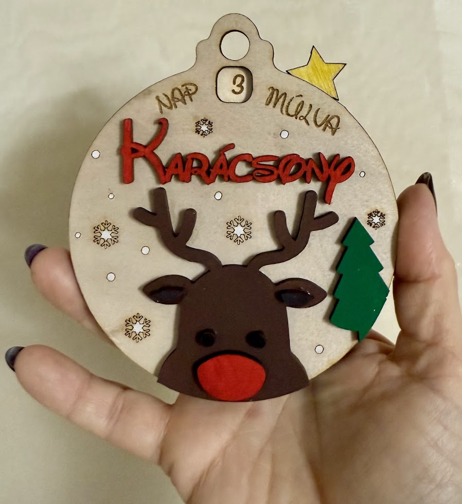 Rudolf szarvasos adventi visszaszámoló karácsonyfadísz - forgatható, fa, kézzel festett
